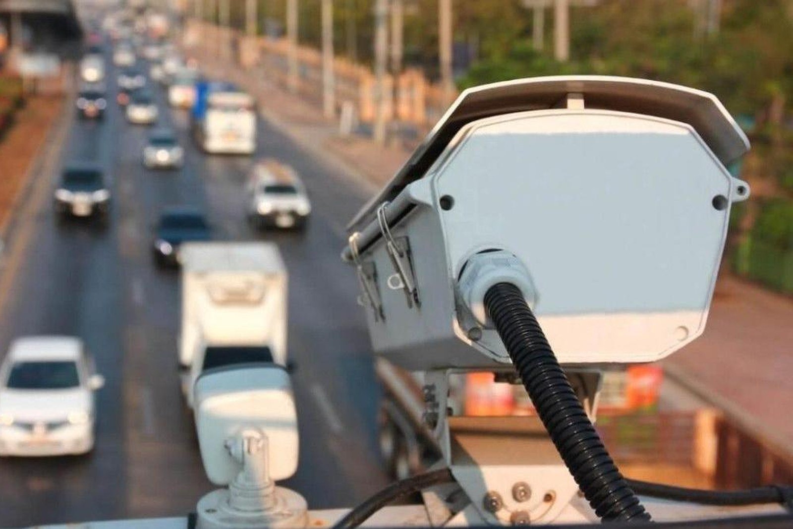 Cámaras de control de velocidad sobre una autopista