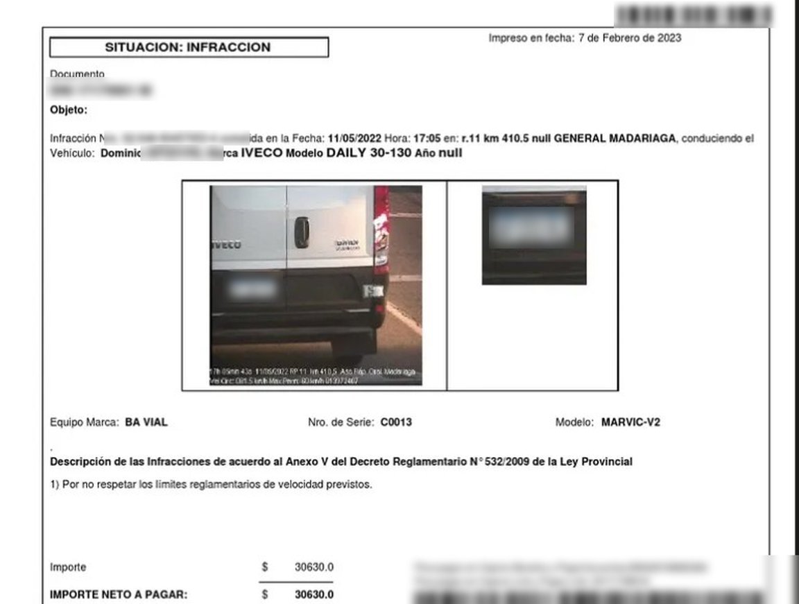 Acta de infracción por exceso de velocidad con fotos del vehículo